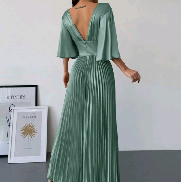 Elegant Romantic V-Neck Ruffle Sleeve High Waist Gold Pleated Maxi Dress - Picture 2 of 6